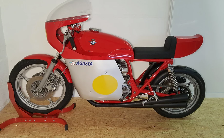 Umbgebautes Motorrad MV Agusta 600 Quattro Cilindri Bild 4: Umbgebautes Motorrad MV Agusta 600 Quattro Cilindri