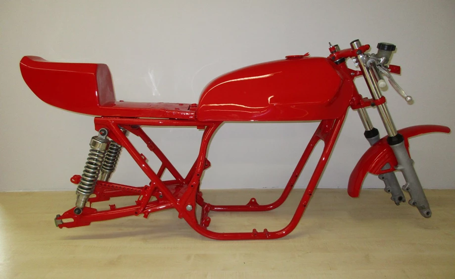 Umbgebautes Motorrad MV Agusta 600 Quattro Cilindri Bild 5: Umbgebautes Motorrad MV Agusta 600 Quattro Cilindri