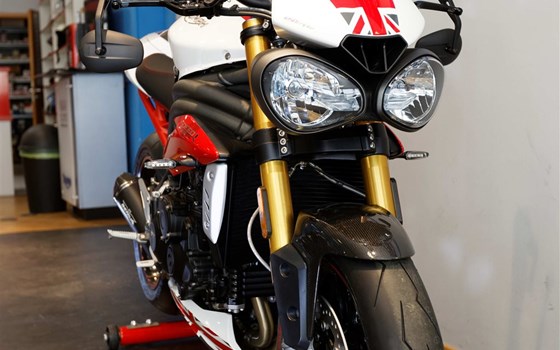 Umgebautes Motorrad Triumph Speed Triple R von Promotec GmbH - Bild 3 Umgebautes Motorrad Triumph Speed Triple R von Promotec GmbH - Bild 3