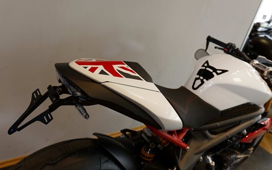 Umgebautes Motorrad Triumph Speed Triple R von Promotec GmbH - Bild 7 Umgebautes Motorrad Triumph Speed Triple R von Promotec GmbH - Bild 7