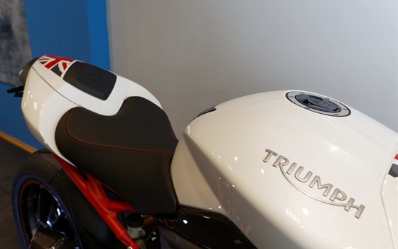 Umgebautes Motorrad Triumph Speed Triple R von Promotec GmbH - Bild 8 Umgebautes Motorrad Triumph Speed Triple R von Promotec GmbH - Bild 8