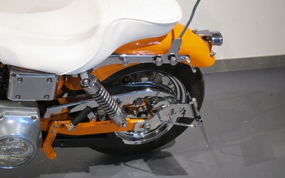 Umgebautes Motorrad Harley-Davidson Dyna Super Glide FXD von Motorrad Kreiselmeyer GmbH - Bild 13 Umgebautes Motorrad Harley-Davidson Dyna Super Glide FXD von Motorrad Kreiselmeyer GmbH - Bild 13