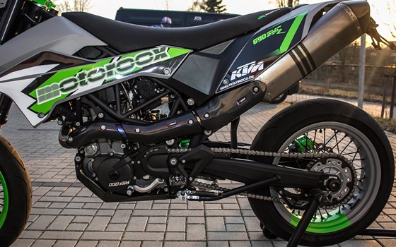 Umgebautes Motorrad KTM 690 SMC R von motoroox GmbH - Bild 7 Umgebautes Motorrad KTM 690 SMC R von motoroox GmbH - Bild 7