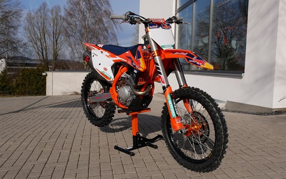 Umgebautes Motorrad KTM 450 SX-F von motoroox GmbH - Bild 3 Umgebautes Motorrad KTM 450 SX-F von motoroox GmbH - Bild 3