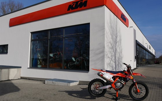 Umgebautes Motorrad KTM 450 SX-F von motoroox GmbH - Bild 4 Umgebautes Motorrad KTM 450 SX-F von motoroox GmbH - Bild 4