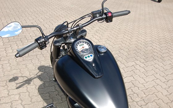 Umgebautes Motorrad Kawasaki VN 900 Custom von Moto Service Knabe - Bild 9 Umgebautes Motorrad Kawasaki VN 900 Custom von Moto Service Knabe - Bild 9