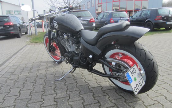 Umgebautes Motorrad Honda VT 600 C Shadow von Altzschner GmbH - Bild 11 Umgebautes Motorrad Honda VT 600 C Shadow von Altzschner GmbH - Bild 11
