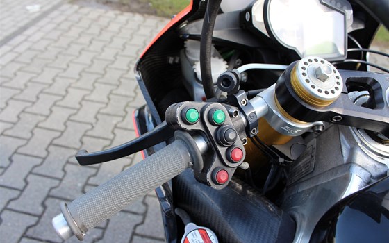 Umgebautes Motorrad Aprilia RSV 4 Factory von Altzschner GmbH - Bild 12 Umgebautes Motorrad Aprilia RSV 4 Factory von Altzschner GmbH - Bild 12