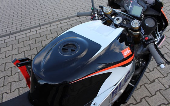 Umgebautes Motorrad Aprilia RSV 4 Factory von Altzschner GmbH - Bild 13 Umgebautes Motorrad Aprilia RSV 4 Factory von Altzschner GmbH - Bild 13