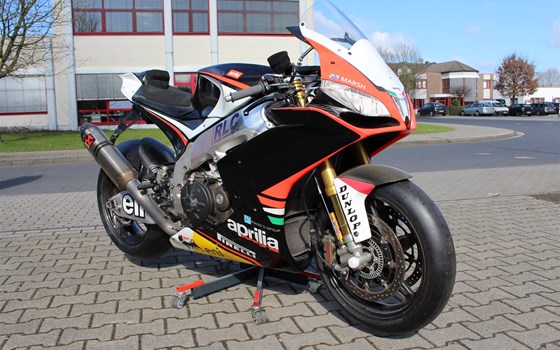 Umgebautes Motorrad Aprilia RSV 4 Factory von Altzschner GmbH - Bild 2 Umgebautes Motorrad Aprilia RSV 4 Factory von Altzschner GmbH - Bild 2