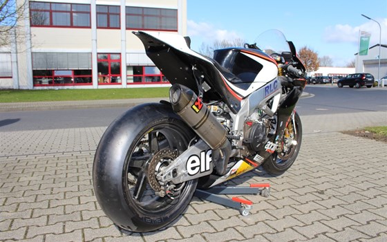Umgebautes Motorrad Aprilia RSV 4 Factory von Altzschner GmbH - Bild 3 Umgebautes Motorrad Aprilia RSV 4 Factory von Altzschner GmbH - Bild 3
