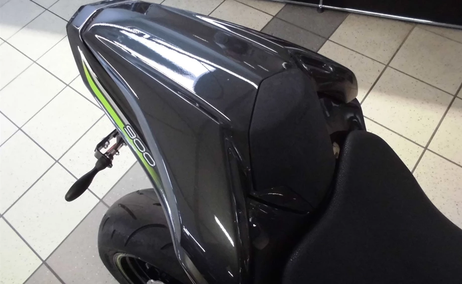 Umbgebautes Motorrad Kawasaki Z900 Bild 10: Umbgebautes Motorrad Kawasaki Z900