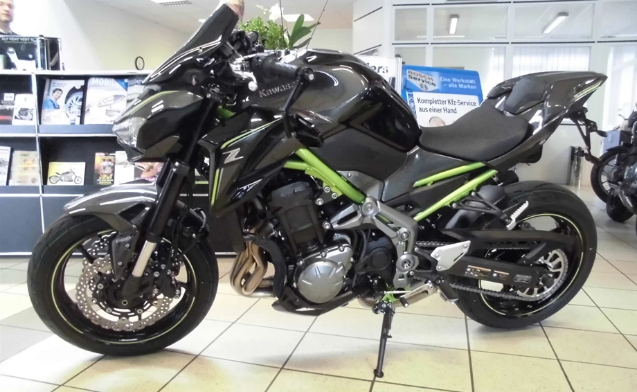 Umbgebautes Motorrad Kawasaki Z900 Bild 4: Umbgebautes Motorrad Kawasaki Z900