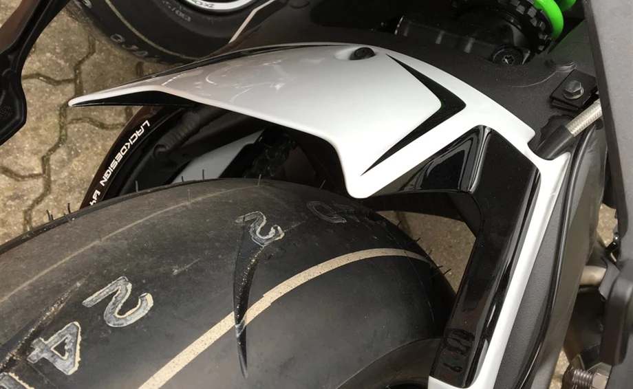 Umbgebautes Motorrad Kawasaki Ninja ZX-10R Bild 7: Umbgebautes Motorrad Kawasaki Ninja ZX-10R