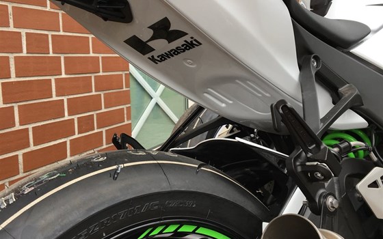 Umgebautes Motorrad Kawasaki Ninja ZX-10R von BikerWorld Rosenow - Bild 8 Umgebautes Motorrad Kawasaki Ninja ZX-10R von BikerWorld Rosenow - Bild 8