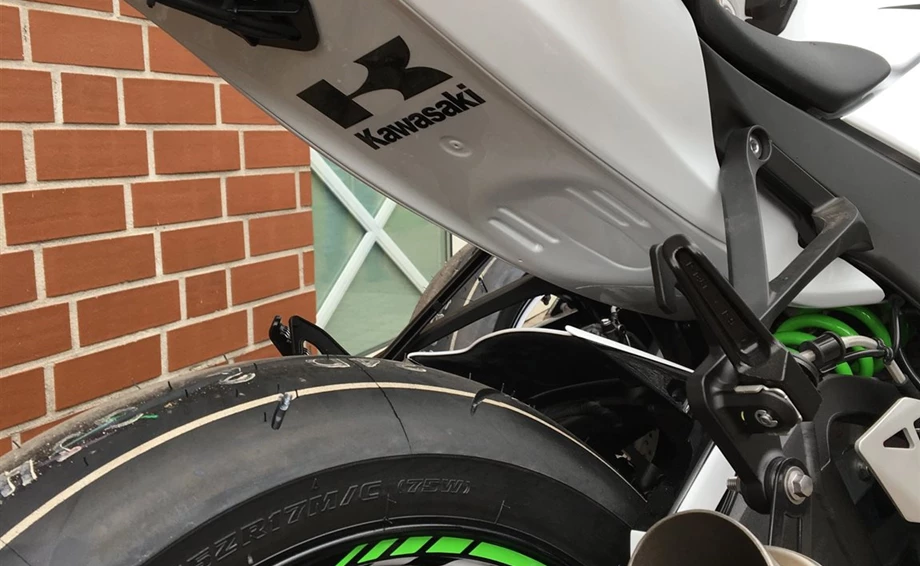 Umbgebautes Motorrad Kawasaki Ninja ZX-10R Bild 8: Umbgebautes Motorrad Kawasaki Ninja ZX-10R