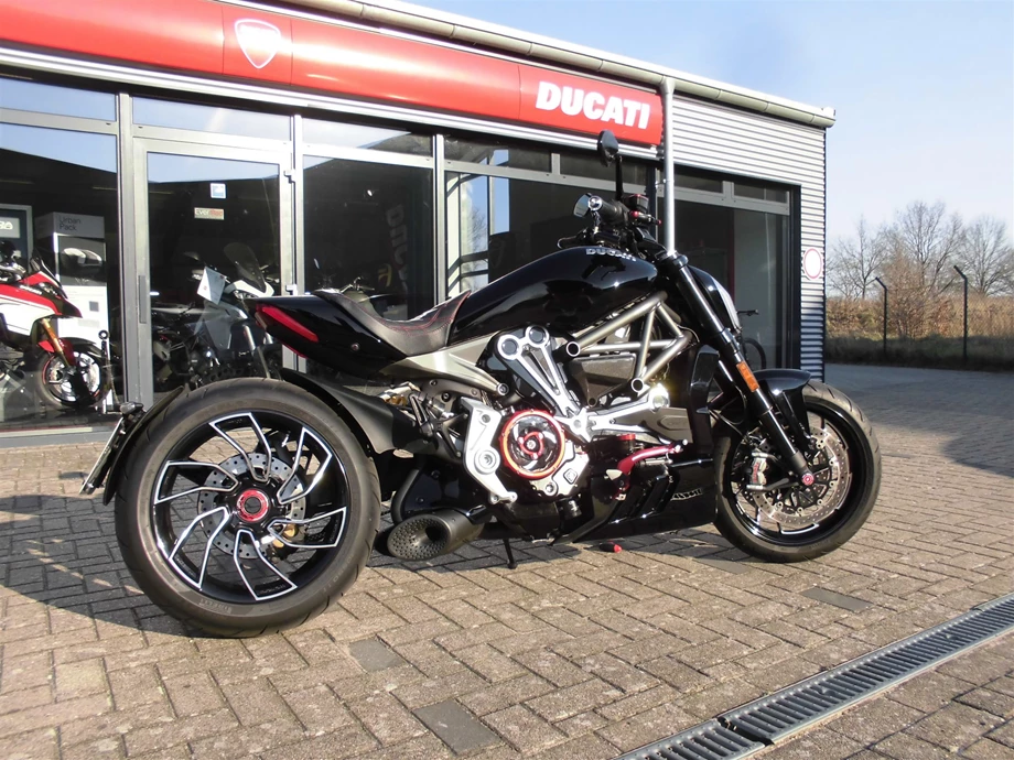 Umbgebautes Motorrad Ducati XDiavel S Bild 1: Umbgebautes Motorrad Ducati XDiavel S