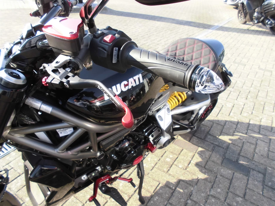 Umbgebautes Motorrad Ducati XDiavel S Bild 12: Umbgebautes Motorrad Ducati XDiavel S