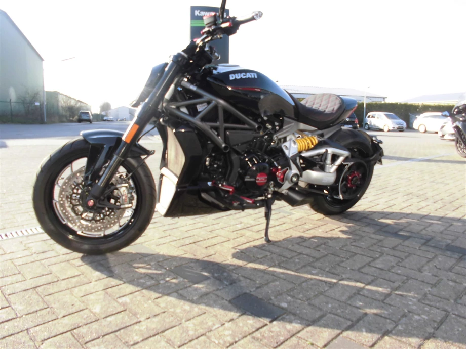 Umbgebautes Motorrad Ducati XDiavel S Bild 8: Umbgebautes Motorrad Ducati XDiavel S