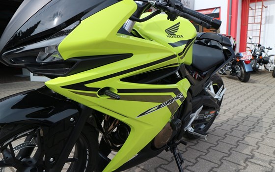 Umgebautes Motorrad Honda CBR500R von Auto-und Motorradhaus Bürstadt GmbH - Bild 10 Umgebautes Motorrad Honda CBR500R von Auto-und Motorradhaus Bürstadt GmbH - Bild 10