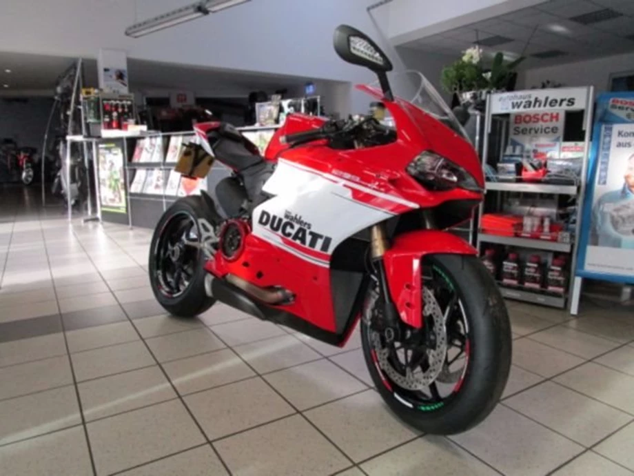 Umbgebautes Motorrad Ducati 1299 Panigale Bild 2: Umbgebautes Motorrad Ducati 1299 Panigale