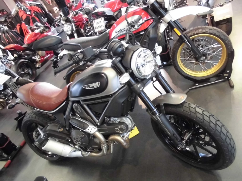 Umbgebautes Motorrad Ducati Scrambler Icon Bild 6: Umbgebautes Motorrad Ducati Scrambler Icon