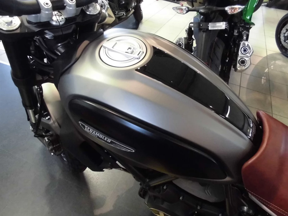 Umbgebautes Motorrad Ducati Scrambler Icon Bild 7: Umbgebautes Motorrad Ducati Scrambler Icon