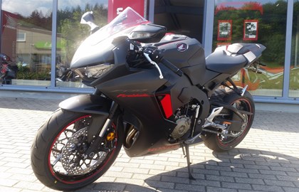 Honda CBR1000RR Fireblade Custom Bike Honda CBR1000RR Fireblade Custom Bike