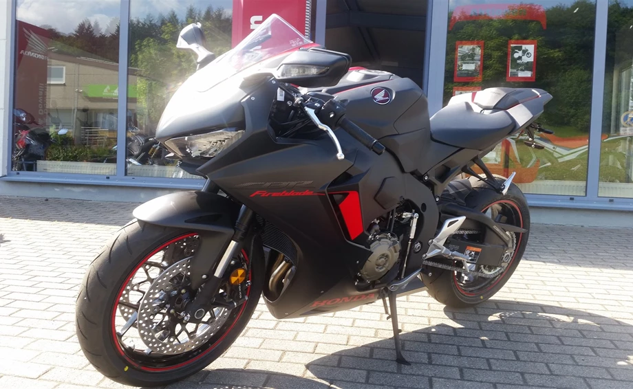 Umbgebautes Motorrad Honda CBR1000RR Fireblade Bild 1: Umbgebautes Motorrad Honda CBR1000RR Fireblade