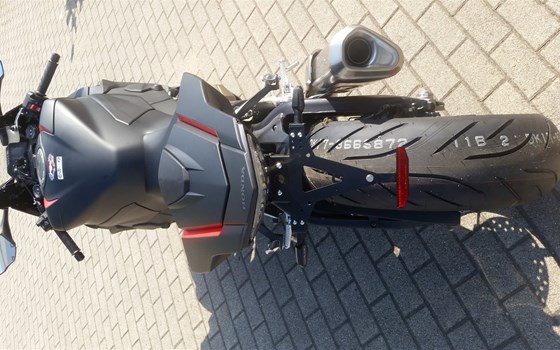 Umgebautes Motorrad Honda CBR1000RR Fireblade von Brand und Dowalil Motorradhandel - Bild 3 Umgebautes Motorrad Honda CBR1000RR Fireblade von Brand und Dowalil Motorradhandel - Bild 3