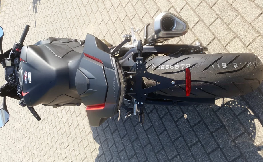 Umbgebautes Motorrad Honda CBR1000RR Fireblade Bild 3: Umbgebautes Motorrad Honda CBR1000RR Fireblade