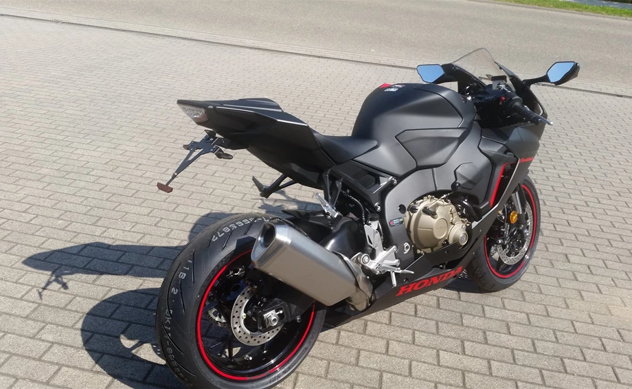 Umbgebautes Motorrad Honda CBR1000RR Fireblade Bild 5: Umbgebautes Motorrad Honda CBR1000RR Fireblade