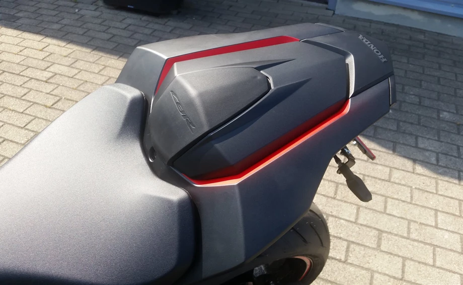 Umbgebautes Motorrad Honda CBR1000RR Fireblade Bild 6: Umbgebautes Motorrad Honda CBR1000RR Fireblade