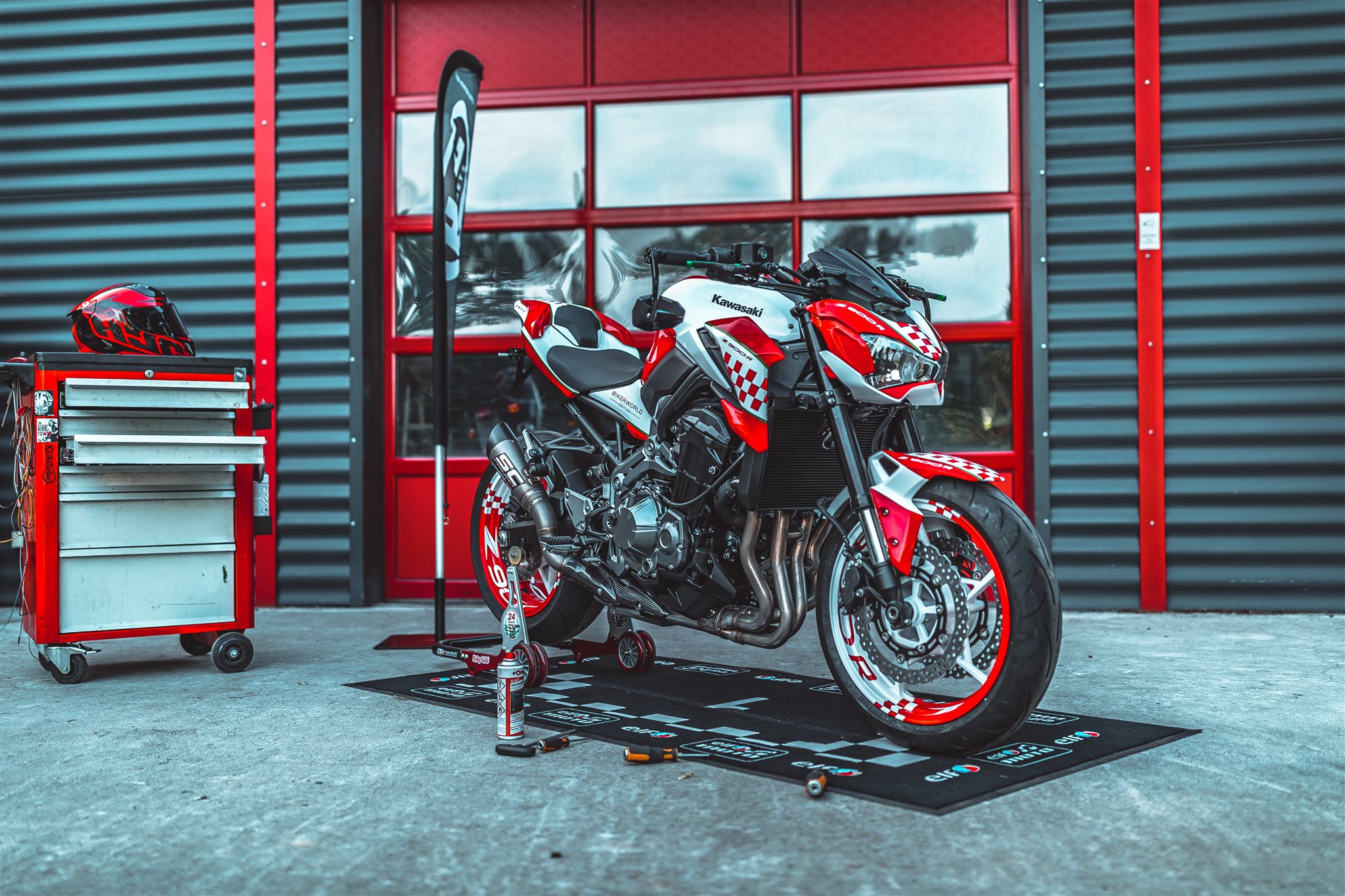 Details on the custom-Bike Kawasaki Z900 of dealer Warm Up Zweiradtechnik  GmbH