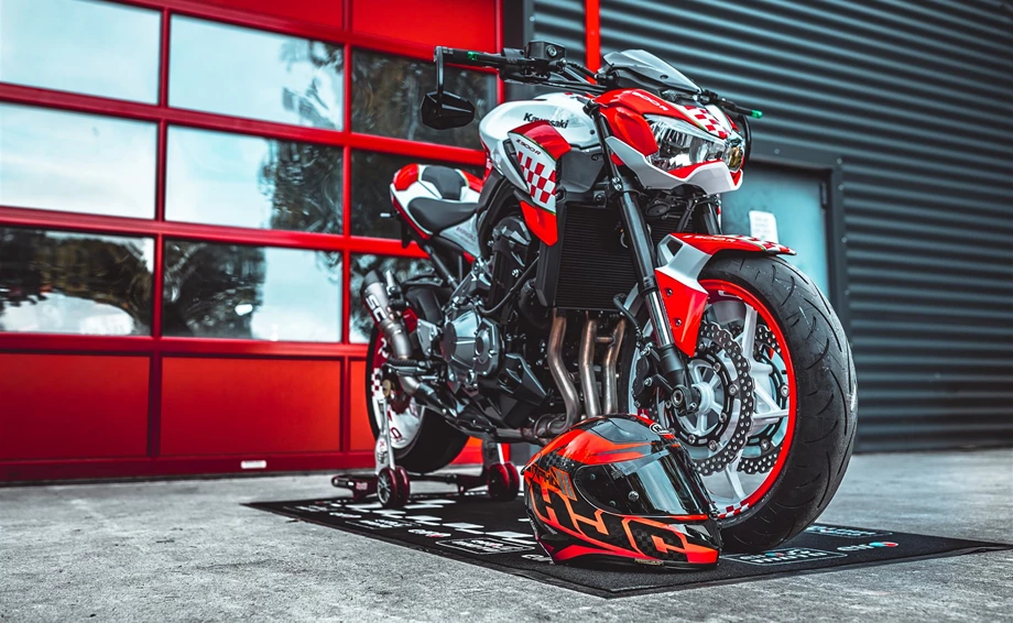 Umbgebautes Motorrad Kawasaki Z900 Bild 9: Umbgebautes Motorrad Kawasaki Z900