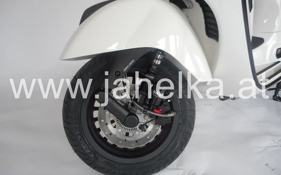 Umgebautes Motorrad Vespa GTS 300 i.e. Super Sport von Jahelka Zweirad GmbH - Bild 3 Umgebautes Motorrad Vespa GTS 300 i.e. Super Sport von Jahelka Zweirad GmbH - Bild 3