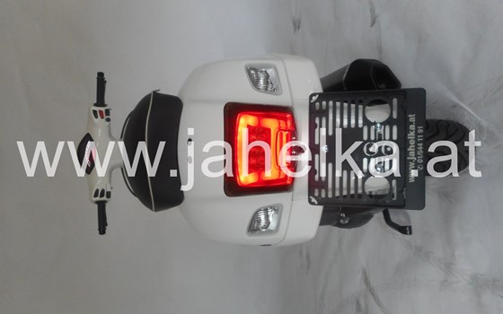 Umgebautes Motorrad Vespa GTS 300 i.e. Super Sport von Jahelka Zweirad GmbH - Bild 9 Umgebautes Motorrad Vespa GTS 300 i.e. Super Sport von Jahelka Zweirad GmbH - Bild 9