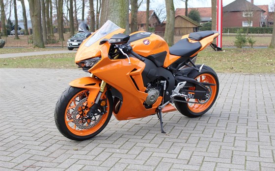 Umgebautes Motorrad Honda CBR1000RR Fireblade von Motorrad-Center Wessmann GmbH - Bild 11 Umgebautes Motorrad Honda CBR1000RR Fireblade von Motorrad-Center Wessmann GmbH - Bild 11