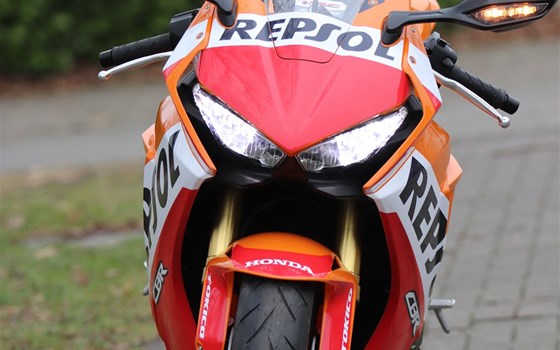 Umgebautes Motorrad Honda CBR1000RR Fireblade von Motorrad-Center Wessmann GmbH - Bild 4 Umgebautes Motorrad Honda CBR1000RR Fireblade von Motorrad-Center Wessmann GmbH - Bild 4