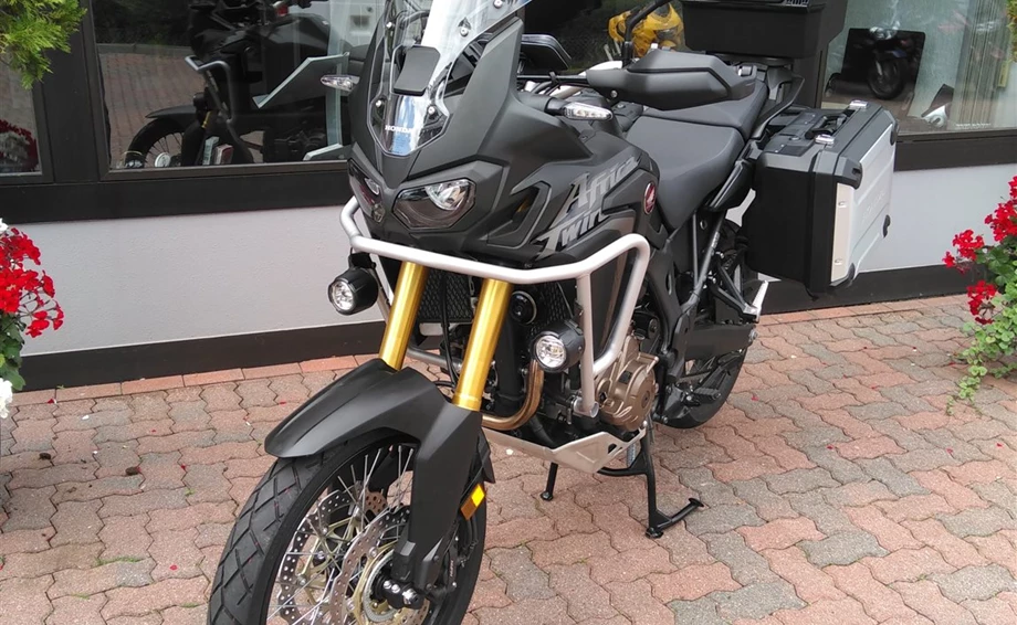 Rebuilt motorbike Honda CRF1000L Africa Twin DCT Bild 2: Rebuilt motorbike Honda CRF1000L Africa Twin DCT