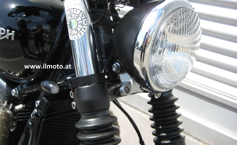 Umbgebautes Motorrad Triumph Bonneville Bobber Bild 11: Umbgebautes Motorrad Triumph Bonneville Bobber