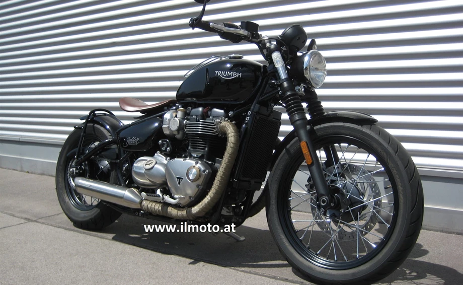 Umbgebautes Motorrad Triumph Bonneville Bobber Bild 3: Umbgebautes Motorrad Triumph Bonneville Bobber