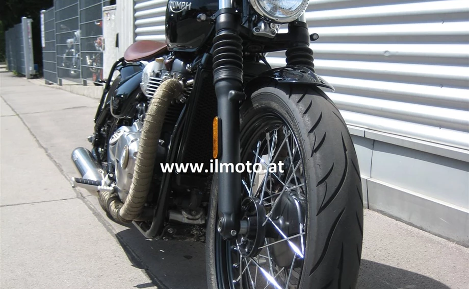 Umbgebautes Motorrad Triumph Bonneville Bobber Bild 4: Umbgebautes Motorrad Triumph Bonneville Bobber