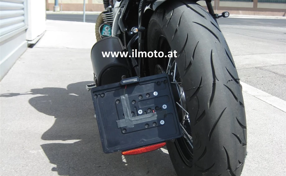 Umbgebautes Motorrad Triumph Bonneville Bobber Bild 6: Umbgebautes Motorrad Triumph Bonneville Bobber