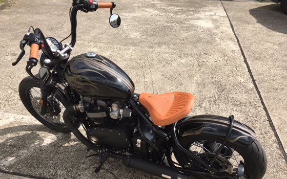 Umgebautes Motorrad Triumph Bonneville Bobber von Triumph Düsseldorf Matching Bikes ZK GmbH - Bild 1 Umgebautes Motorrad Triumph Bonneville Bobber von Triumph Düsseldorf Matching Bikes ZK GmbH - Bild 1