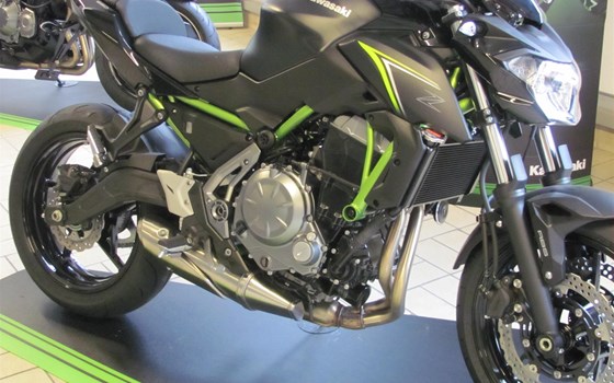 Umgebautes Motorrad Kawasaki Z650 von Brand und Dowalil Motorradhandel - Bild 4 Umgebautes Motorrad Kawasaki Z650 von Brand und Dowalil Motorradhandel - Bild 4