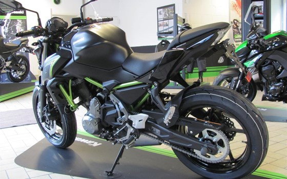 Umgebautes Motorrad Kawasaki Z650 von Brand und Dowalil Motorradhandel - Bild 5 Umgebautes Motorrad Kawasaki Z650 von Brand und Dowalil Motorradhandel - Bild 5