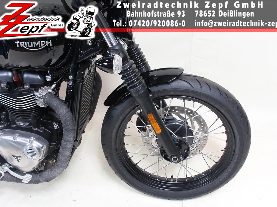 Umbgebautes Motorrad Triumph Bonneville Bobber Bild 13: Umbgebautes Motorrad Triumph Bonneville Bobber