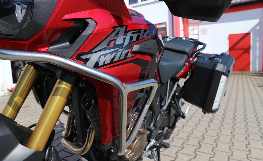 Rebuilt motorbike Honda CRF1000L Africa Twin Bild 10: Rebuilt motorbike Honda CRF1000L Africa Twin