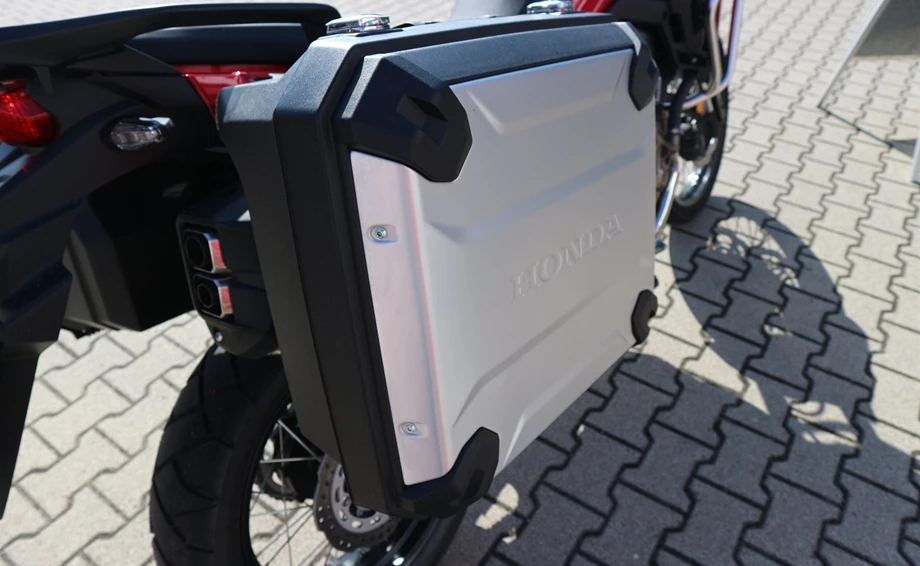 Rebuilt motorbike Honda CRF1000L Africa Twin Bild 16: Rebuilt motorbike Honda CRF1000L Africa Twin